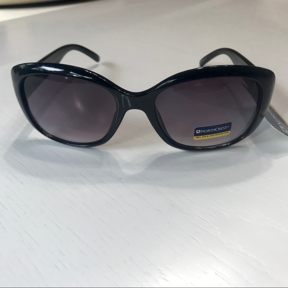 NWT Northcrest black with crystal sunglasses